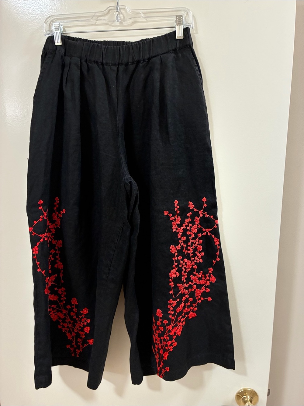 Yesno Linen Pants with Red Embroidered Floral Details. Size Large - Picture 2 of 7
